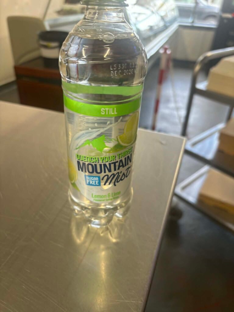 MOUNTAIN MIST STILL LEMON & LIMS SPRING WATER 500 ML