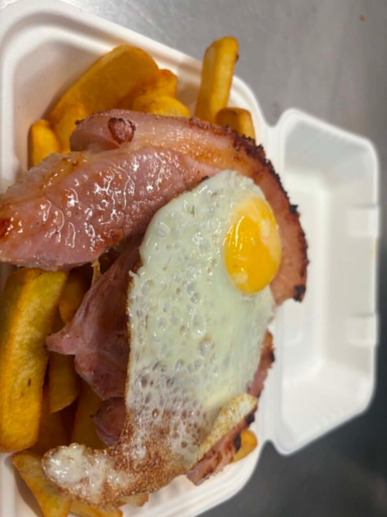 CHIPS EGG & GAMMON