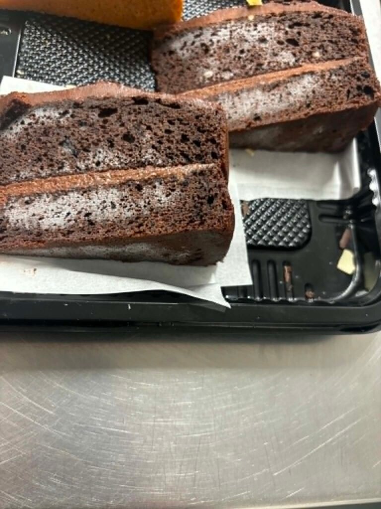 CHOCOLATE CAKE